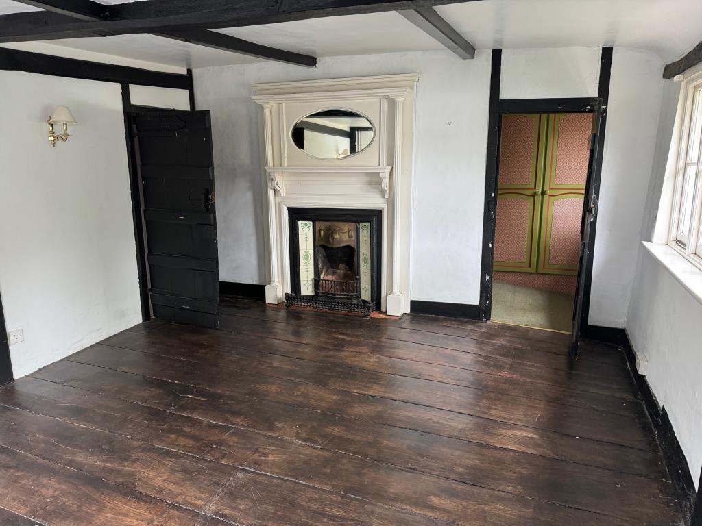 Lot: 107 - PERIOD PROPERTY FOR IMPROVEMENT - Bedroom 1